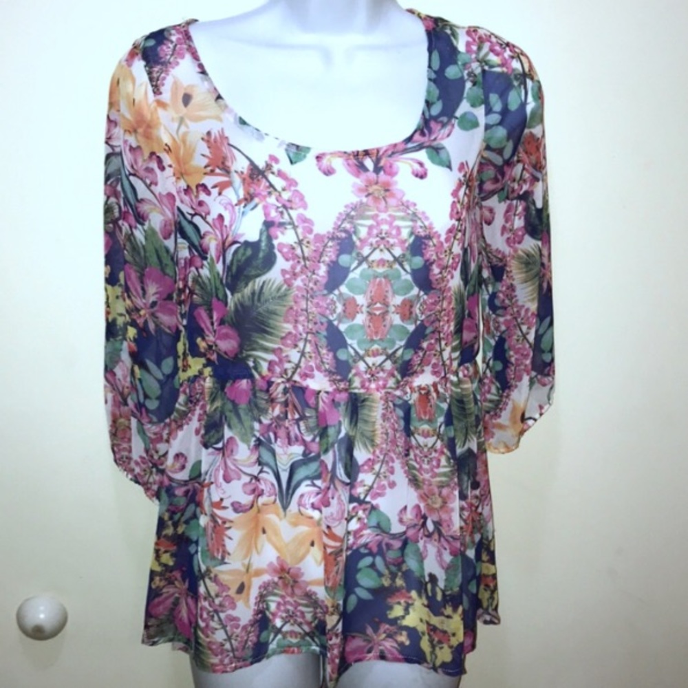 Happening in the present sheer blouse 3/4 sleeves floral size small